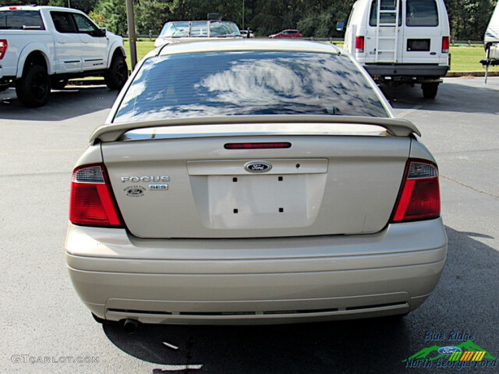2007 Focus ZX4 SES Sedan - Pueblo Gold Metallic / Dark Pebble/Light Pebble photo #4