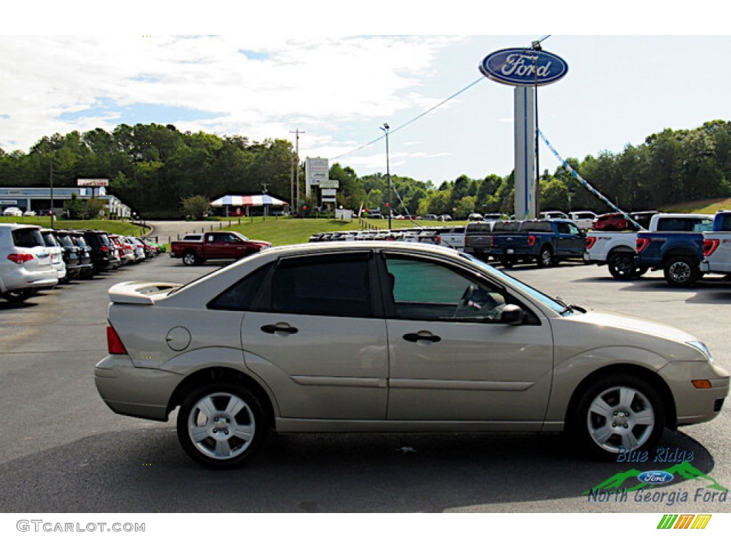 2007 Focus ZX4 SES Sedan - Pueblo Gold Metallic / Dark Pebble/Light Pebble photo #6