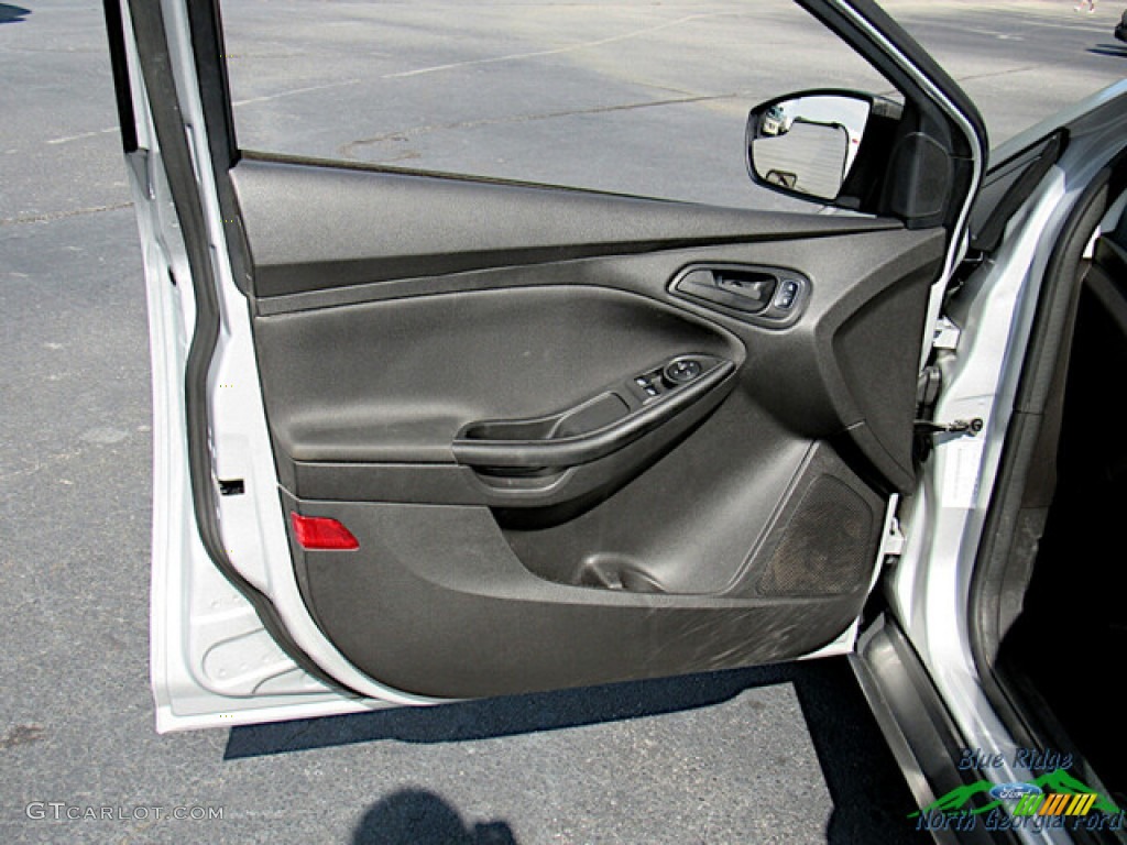 2017 Focus S Sedan - Ingot Silver / Charcoal Black photo #10
