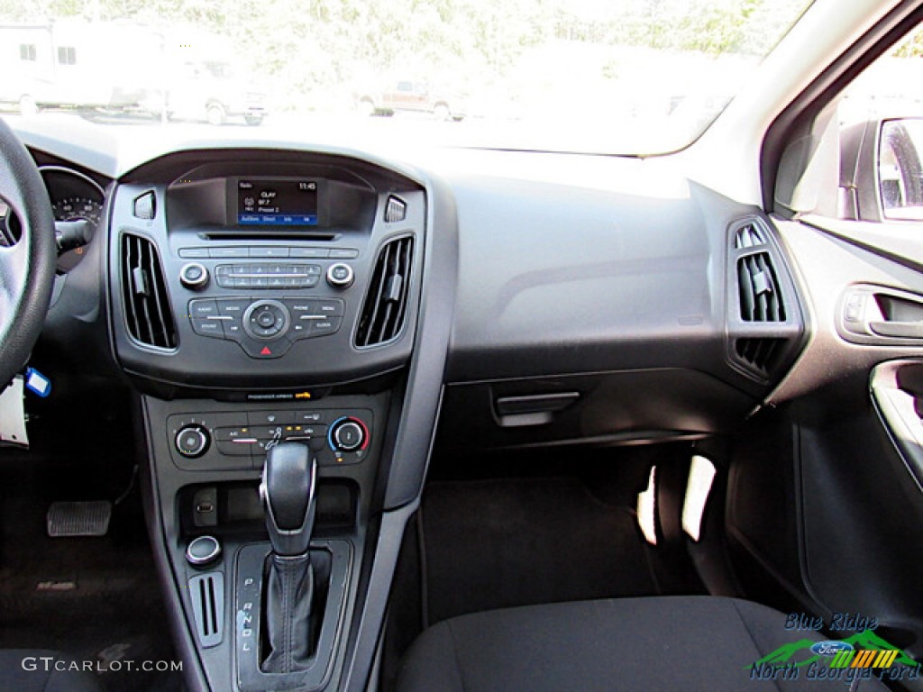 2017 Focus S Sedan - Ingot Silver / Charcoal Black photo #16
