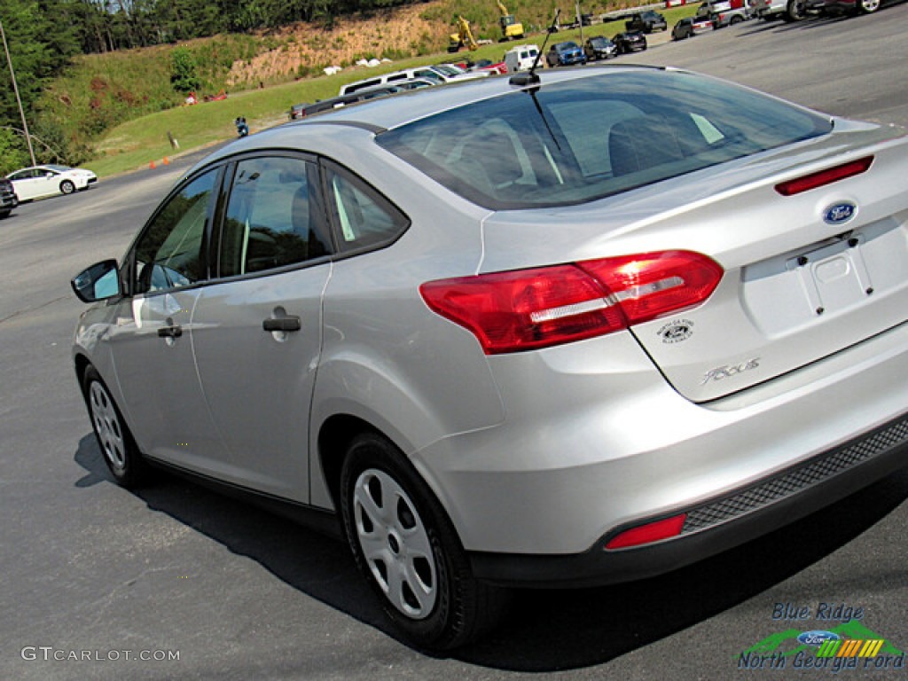 2017 Focus S Sedan - Ingot Silver / Charcoal Black photo #25