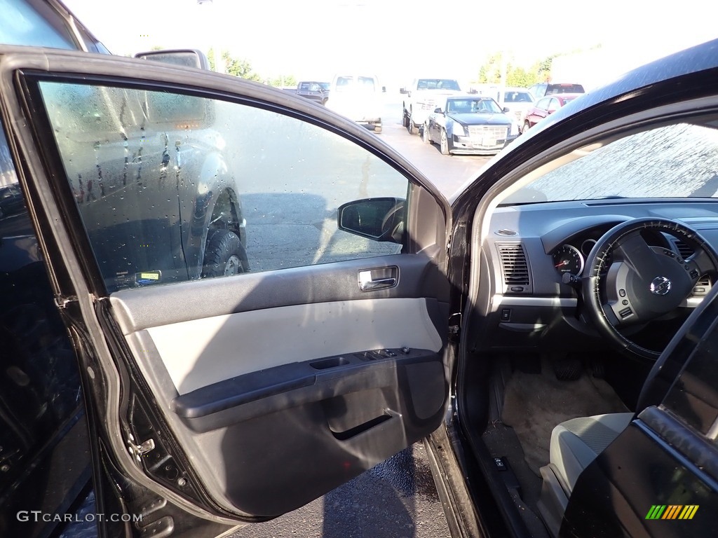 2011 Sentra 2.0 SR - Super Black / Charcoal photo #6