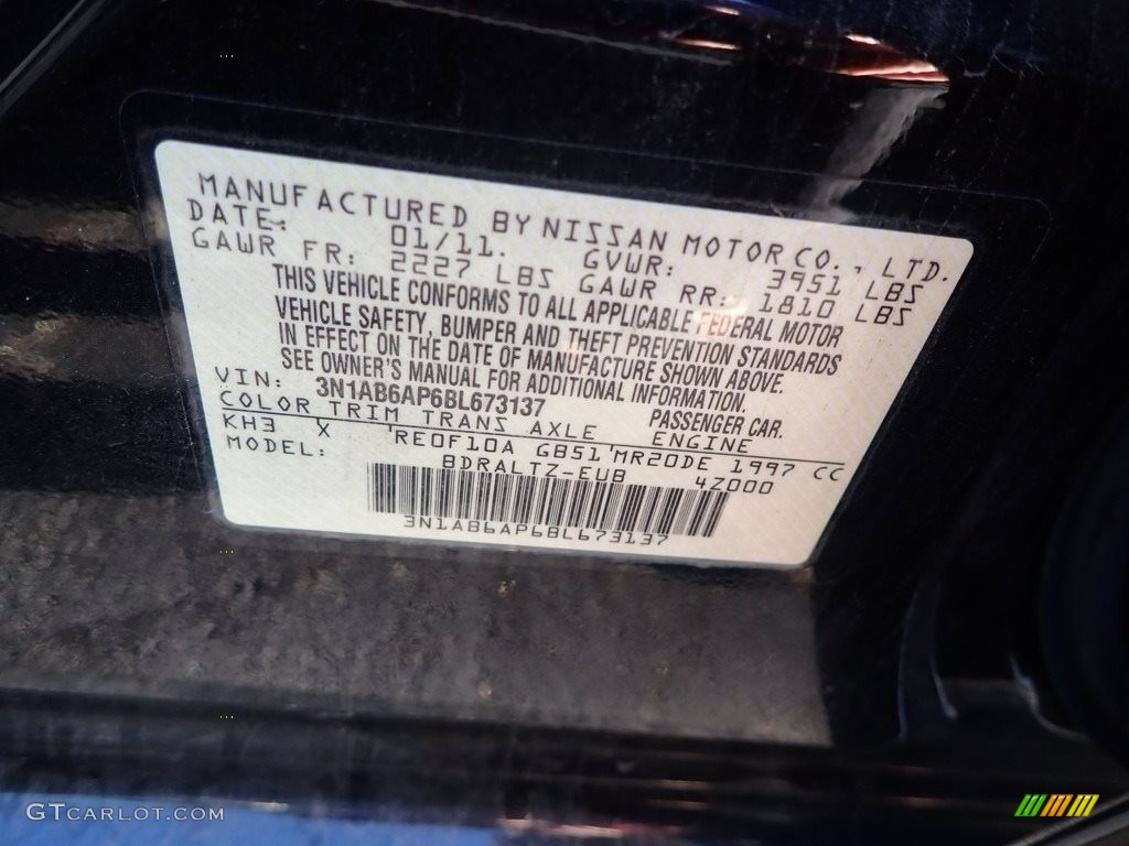2011 Sentra 2.0 SR - Super Black / Charcoal photo #14
