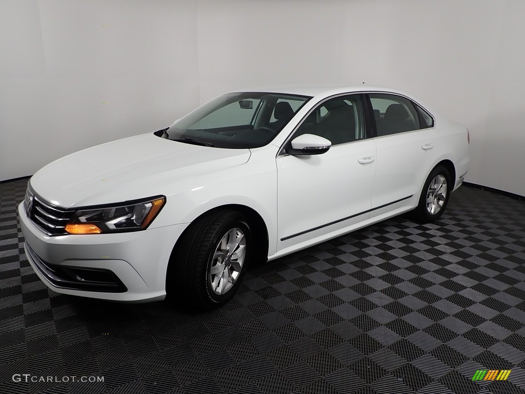2017 Passat S Sedan - Pure White / Titan Black photo #5