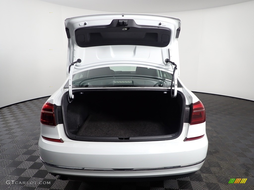 2017 Passat S Sedan - Pure White / Titan Black photo #8
