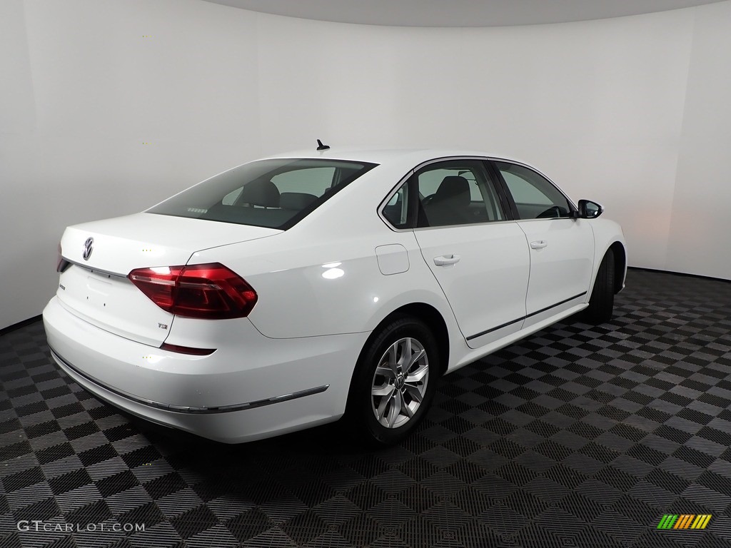 2017 Passat S Sedan - Pure White / Titan Black photo #10