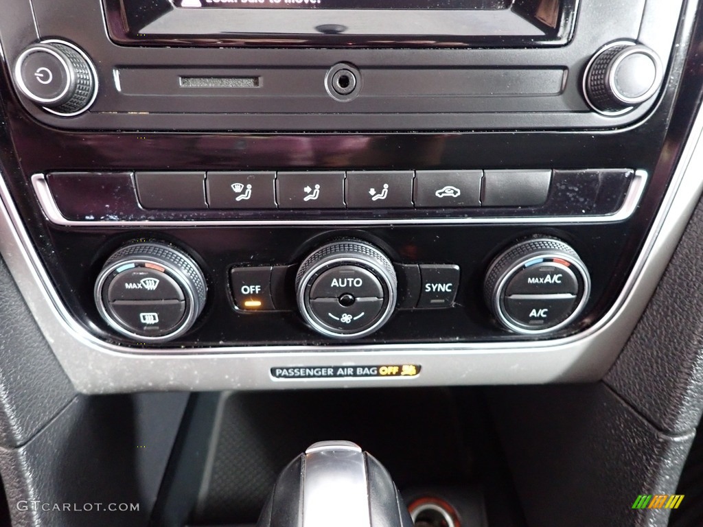 2017 Passat S Sedan - Pure White / Titan Black photo #19