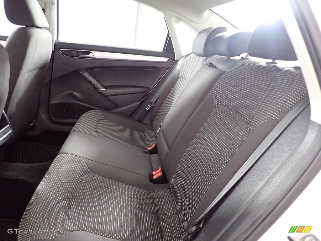 2017 Passat S Sedan - Pure White / Titan Black photo #23