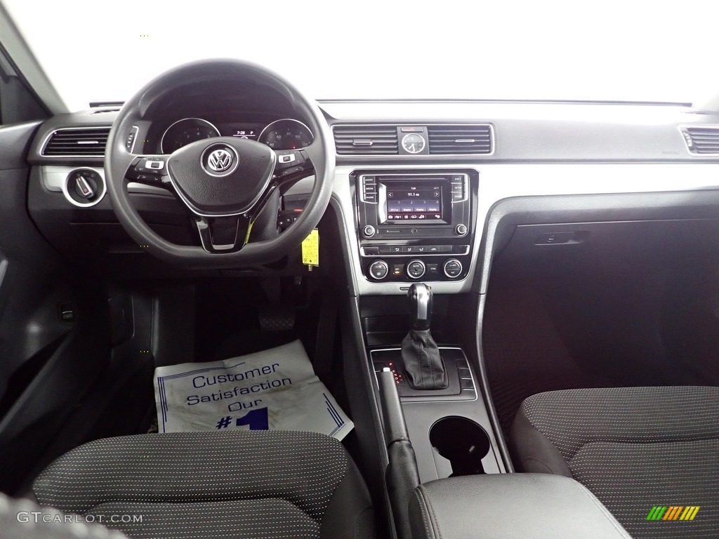 2017 Passat S Sedan - Pure White / Titan Black photo #24