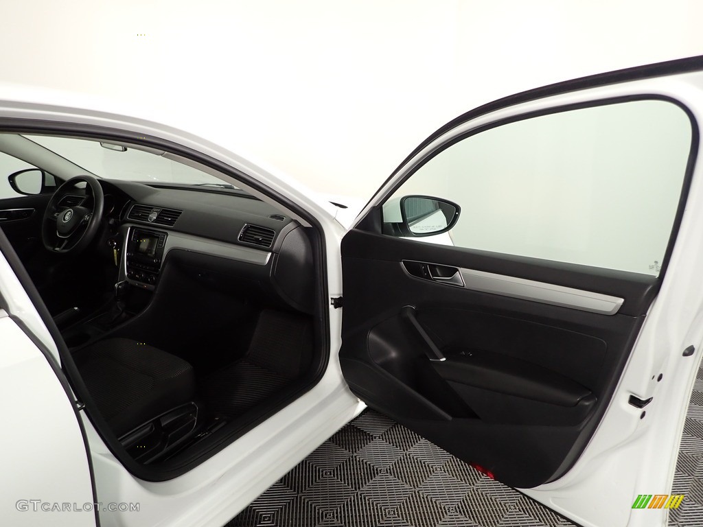 2017 Passat S Sedan - Pure White / Titan Black photo #25