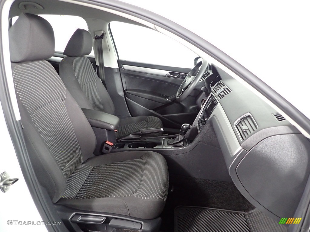 2017 Passat S Sedan - Pure White / Titan Black photo #26