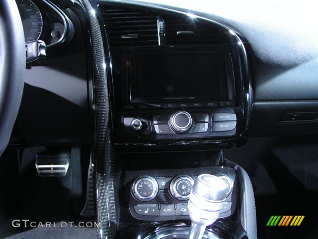 2008 R8 4.2 FSI quattro - Phantom Black Pearl Effect / Black photo #9