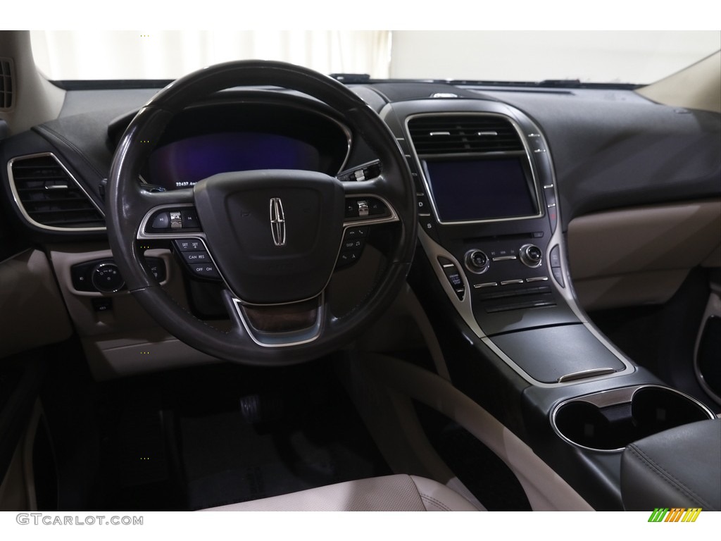 2019 Lincoln Nautilus Reserve AWD Dashboard Photos