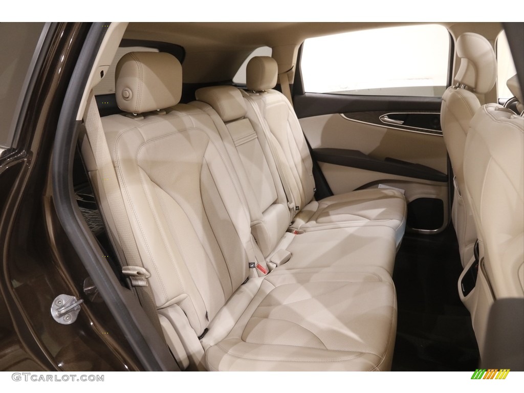 2019 Lincoln Nautilus Reserve AWD Rear Seat Photos