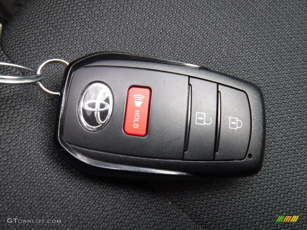 2022 Toyota Corolla Cross LE AWD Keys Photo #144941565