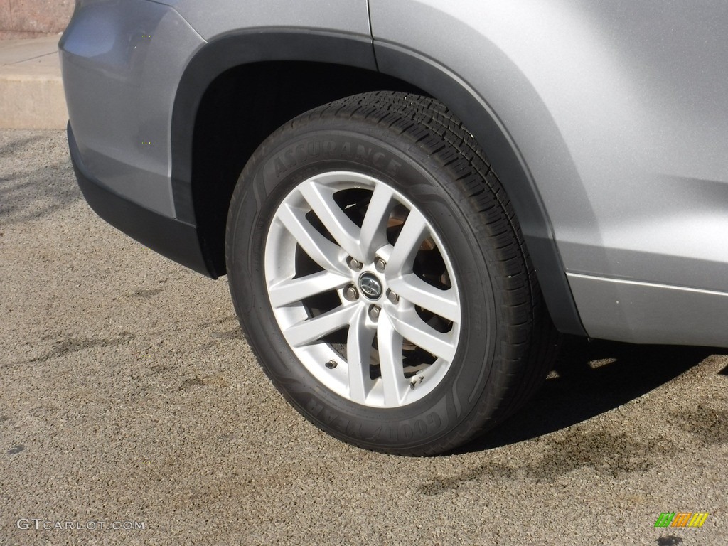 2016 Toyota Highlander LE Wheel Photo #144941691