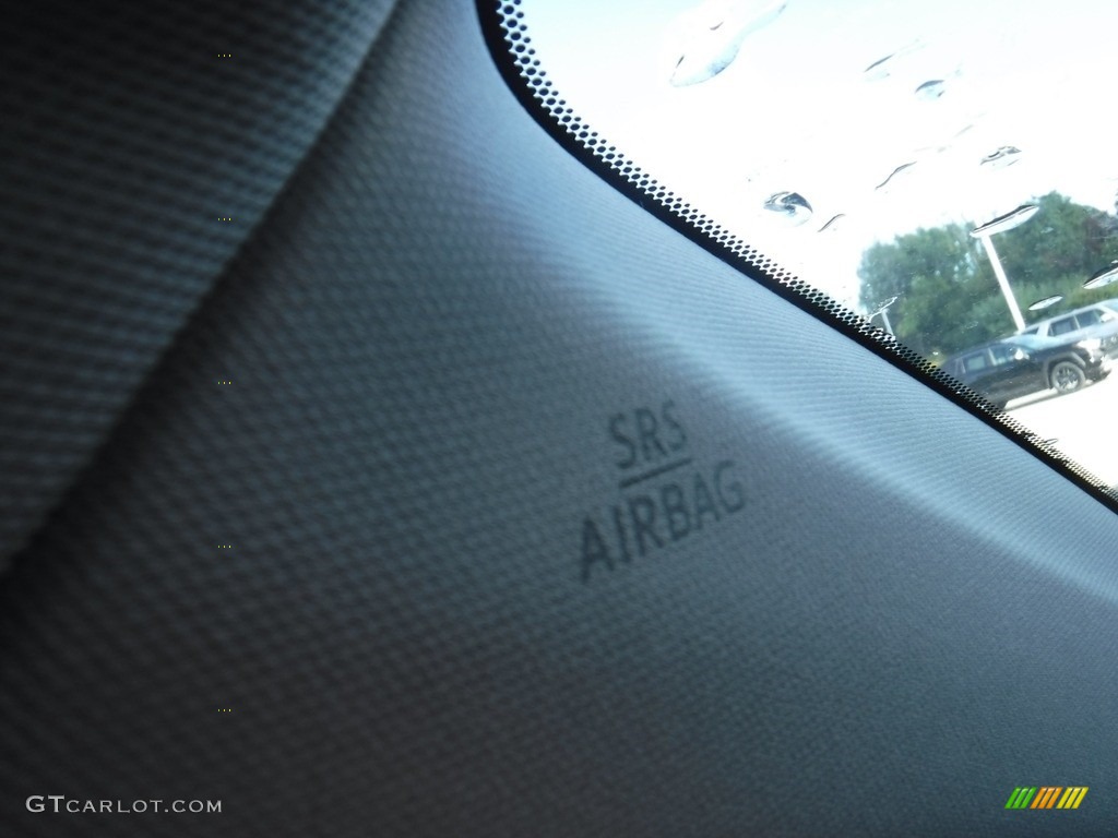 2016 Highlander LE - Silver Sky Metallic / Ash photo #20