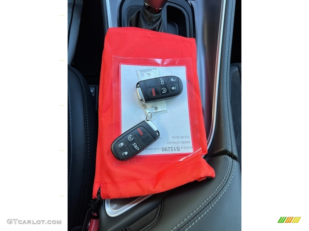2022 Dodge Challenger R/T Scat Pack Widebody Keys Photo #144945841