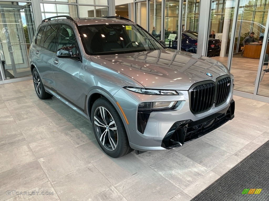 2023 BMW X7 M60i Exterior Photos