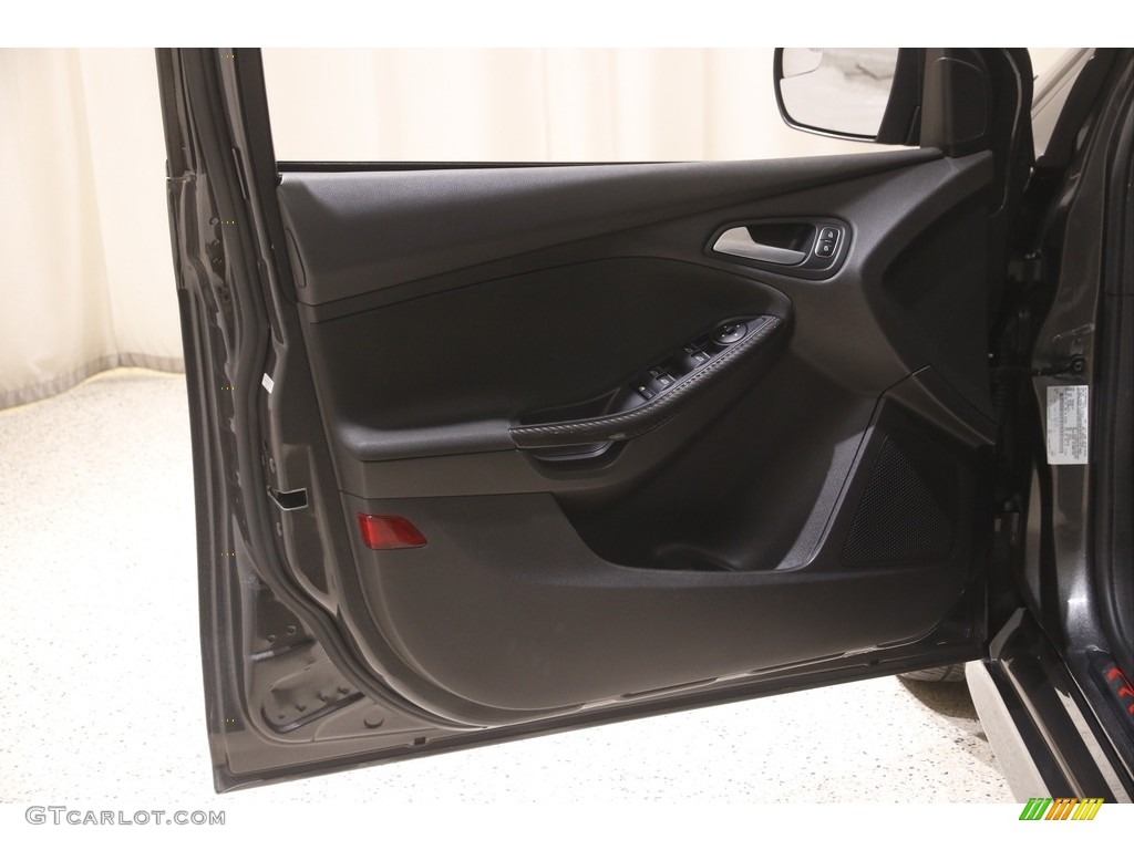 2016 Focus ST - Magnetic / Charcoal Black/Smoke Storm Partial Recaro Leather photo #4