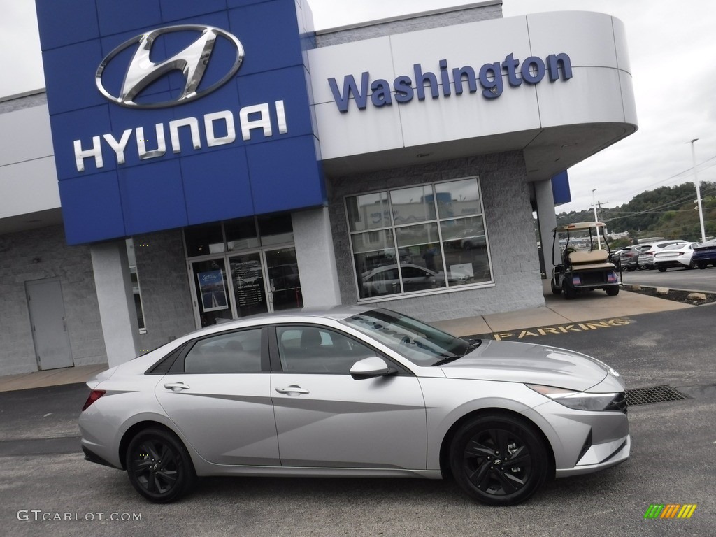 2022 Elantra SEL - Silver / Black photo #2