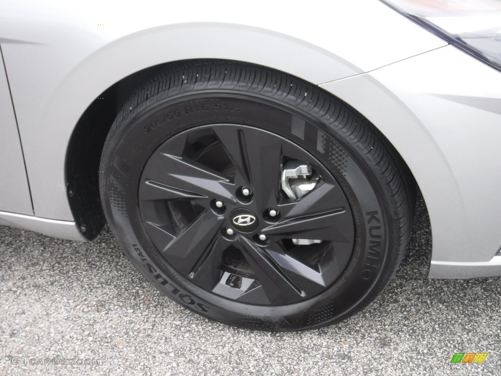 2022 Elantra SEL - Silver / Black photo #3