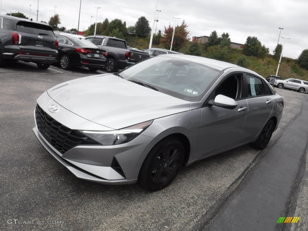 2022 Elantra SEL - Silver / Black photo #5