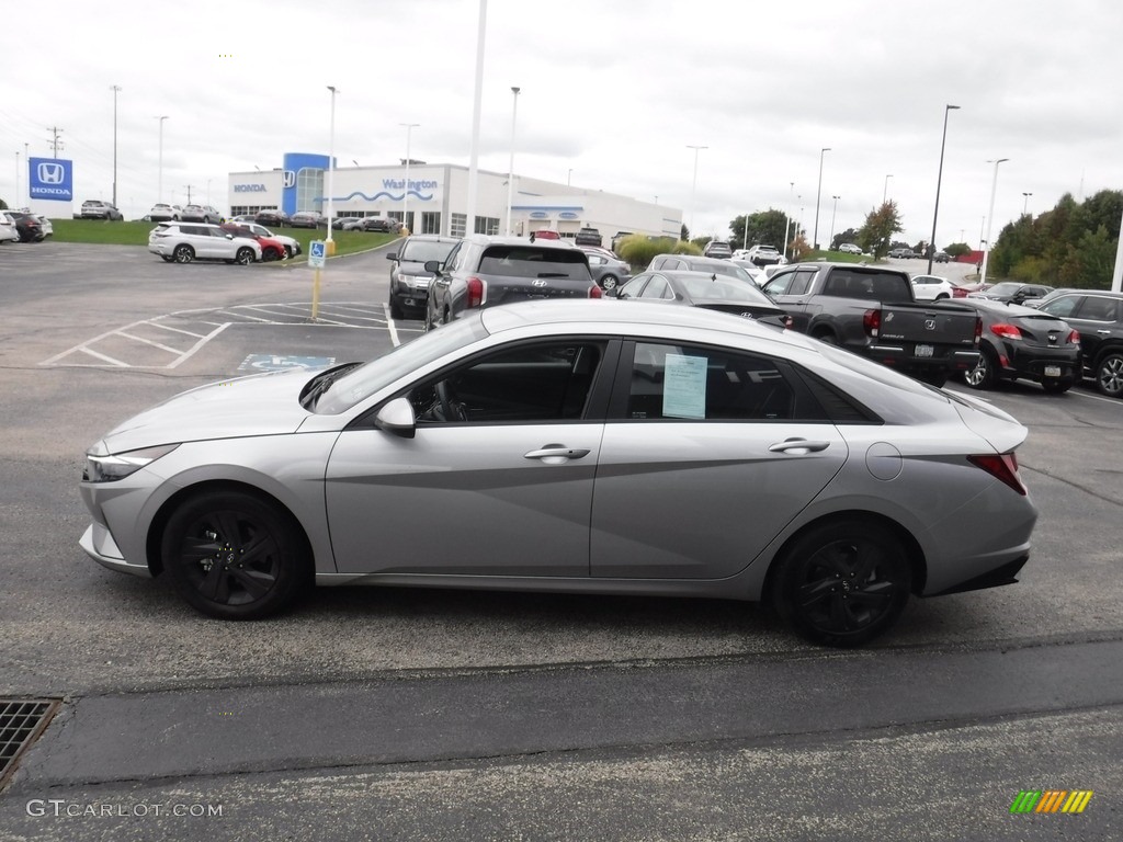 2022 Elantra SEL - Silver / Black photo #6