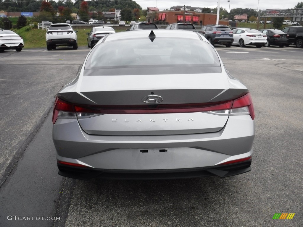 2022 Elantra SEL - Silver / Black photo #7