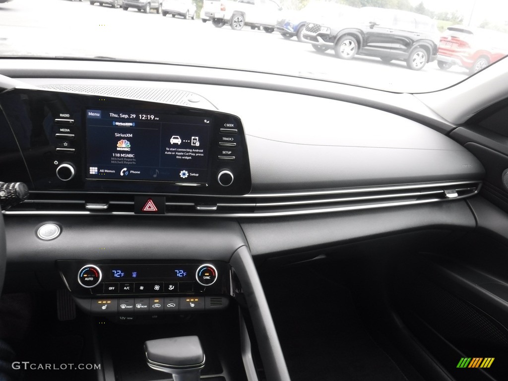 2022 Elantra SEL - Silver / Black photo #17