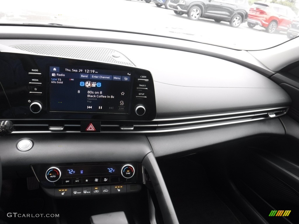 2022 Elantra SEL - Silver / Black photo #18