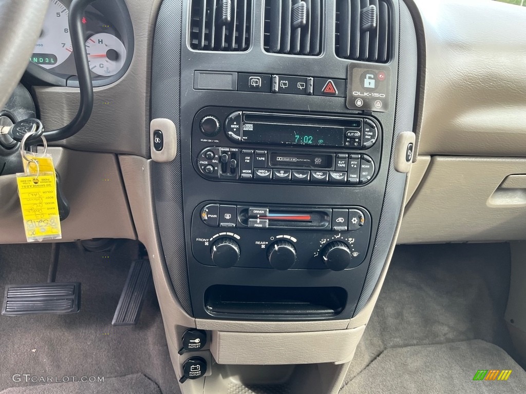 2003 Dodge Grand Caravan Sport Controls Photo #144955385