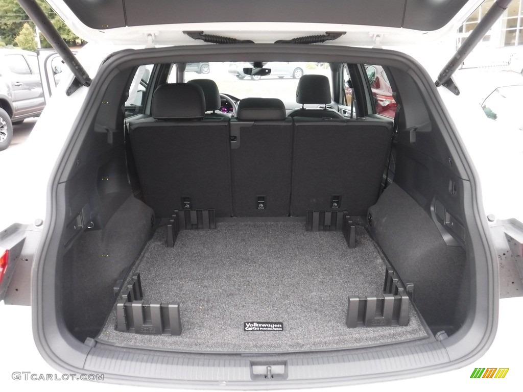 2022 Volkswagen Tiguan SE R-Line 4Motion Black Edition Trunk Photos