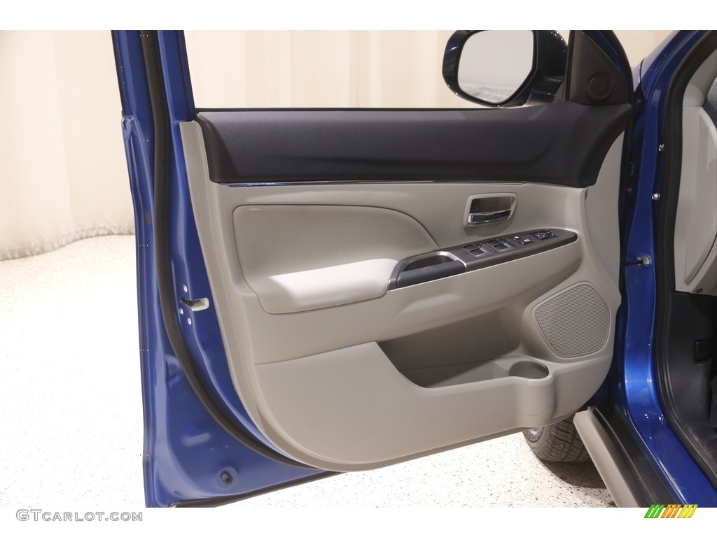2018 Mitsubishi Outlander Sport ES Gray Door Panel Photo #144957881