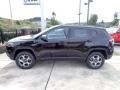 Diamond Black Crystal Pearl - Compass Trailhawk 4x4 Photo No. 2