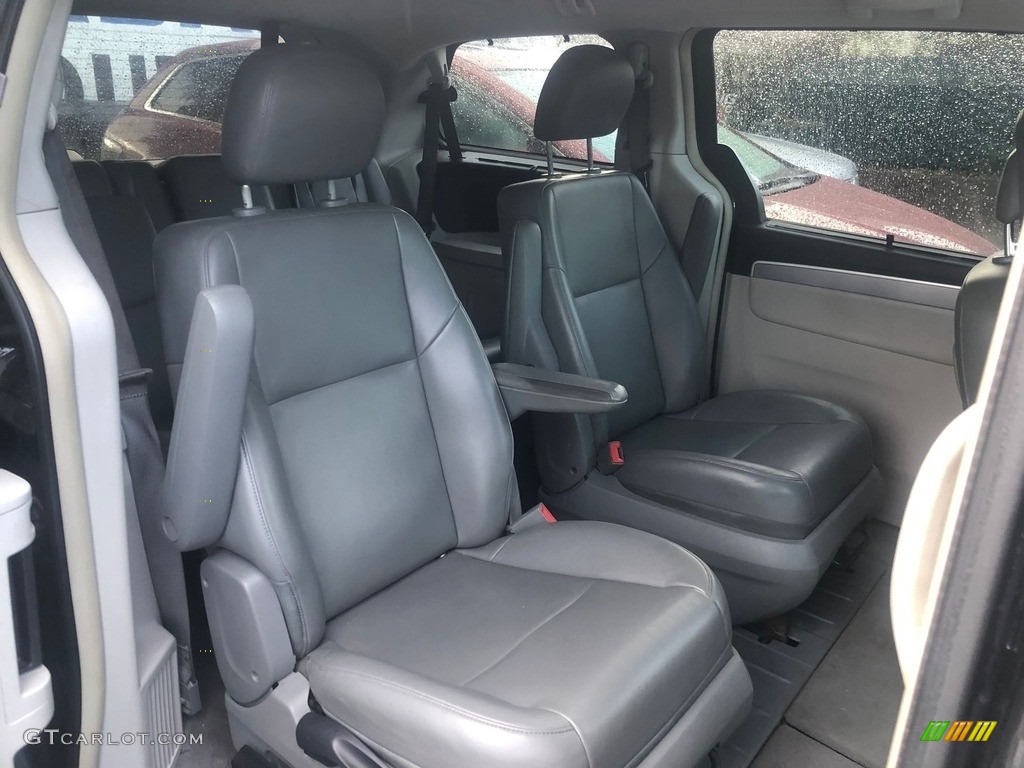 2011 Routan SE - Twilight Gray Metallic / Aero Gray photo #7