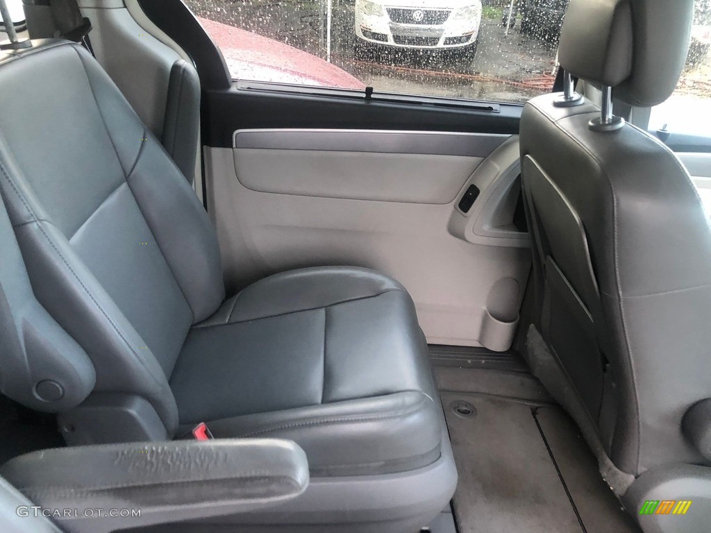 2011 Routan SE - Twilight Gray Metallic / Aero Gray photo #8