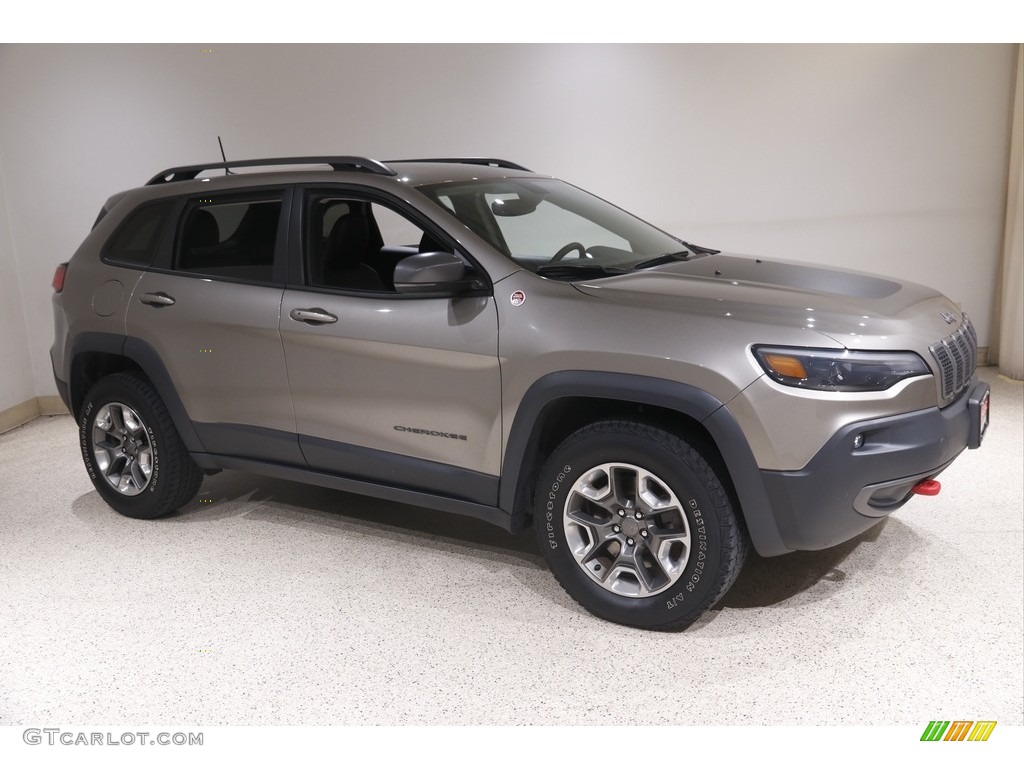 2019 Cherokee Trailhawk Elite 4x4 - Light Brownstone Pearl / Black photo #1
