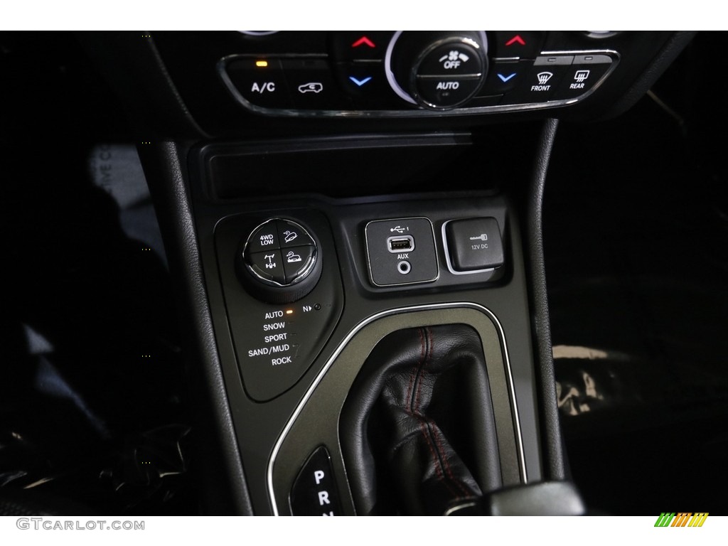 2019 Cherokee Trailhawk Elite 4x4 - Light Brownstone Pearl / Black photo #16
