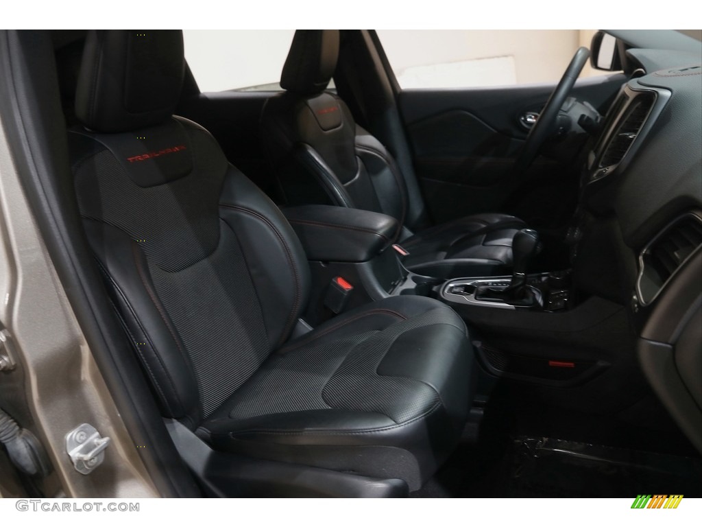 2019 Cherokee Trailhawk Elite 4x4 - Light Brownstone Pearl / Black photo #17