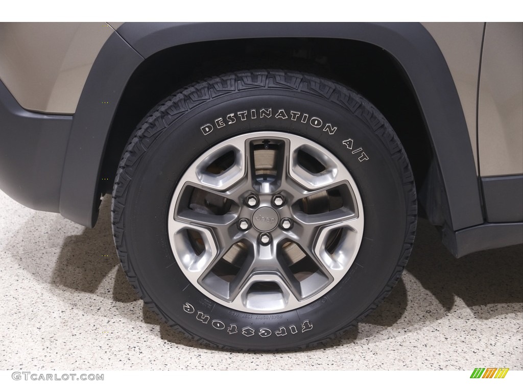 2019 Cherokee Trailhawk Elite 4x4 - Light Brownstone Pearl / Black photo #22