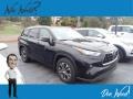 2020 Midnight Black Metallic Toyota Highlander XLE AWD  photo #1