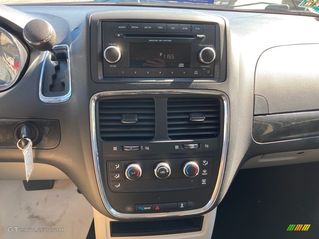 2016 Grand Caravan American Value Package - True Blue Pearl / Black/Sandstorm photo #21