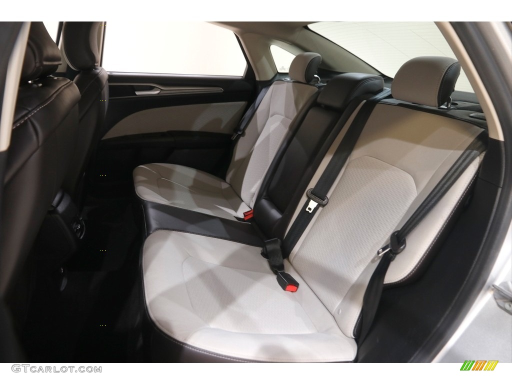 2019 Fusion SE - Ingot Silver / Light Putty photo #18