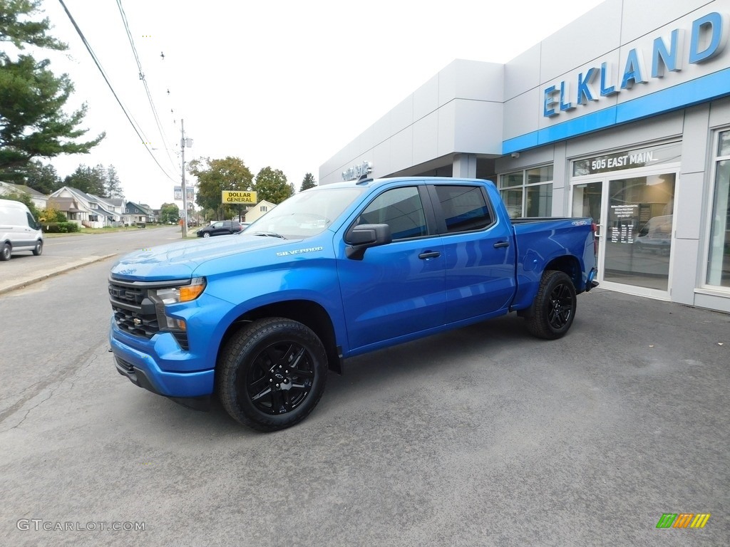 2022 Silverado 1500 Custom Crew Cab 4x4 - Glacier Blue Metallic / Jet Black photo #2