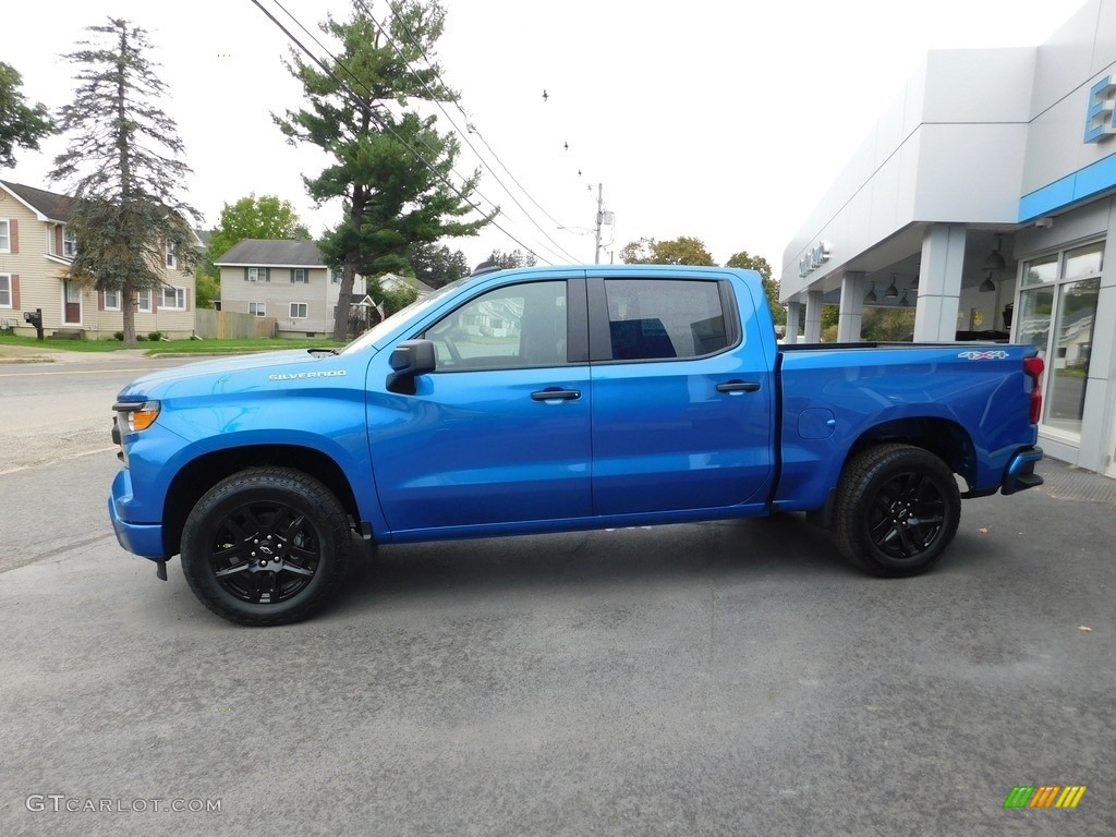 2022 Silverado 1500 Custom Crew Cab 4x4 - Glacier Blue Metallic / Jet Black photo #3