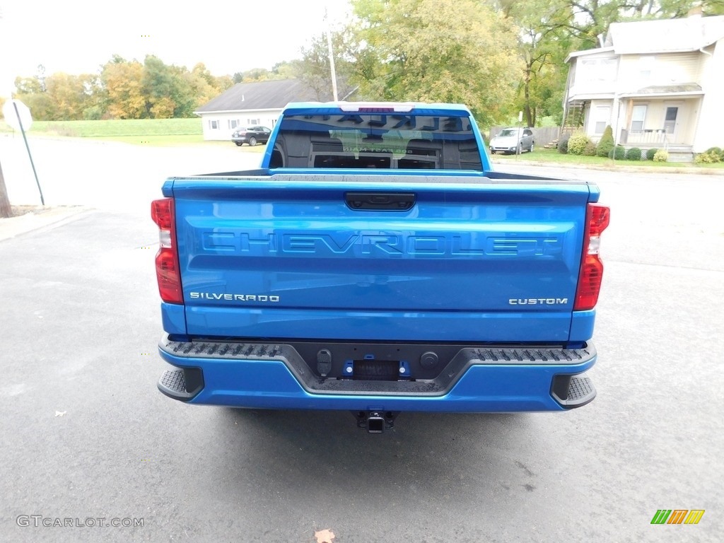 2022 Silverado 1500 Custom Crew Cab 4x4 - Glacier Blue Metallic / Jet Black photo #5