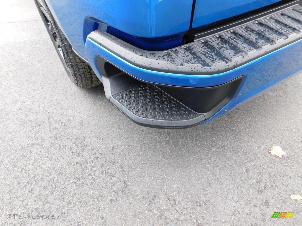 2022 Silverado 1500 Custom Crew Cab 4x4 - Glacier Blue Metallic / Jet Black photo #13
