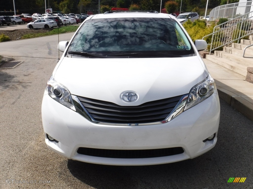 2013 Sienna XLE AWD - Super White / Light Gray photo #12
