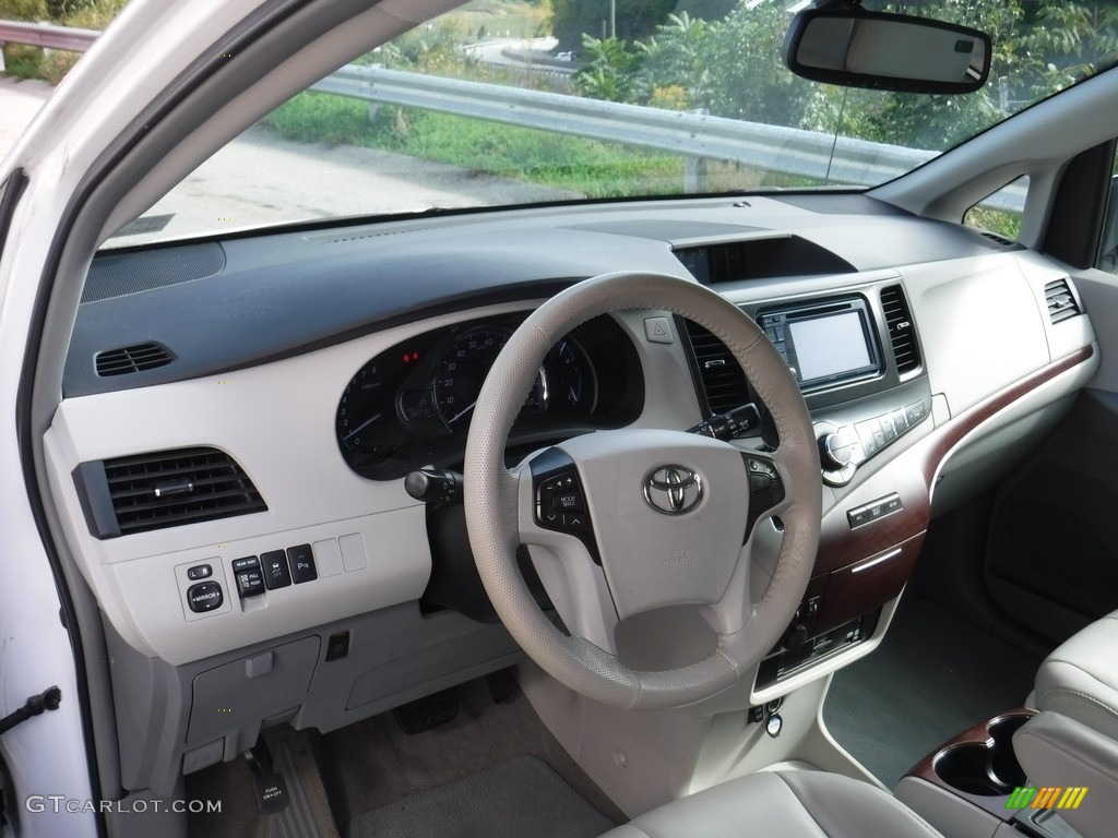 2013 Sienna XLE AWD - Super White / Light Gray photo #19